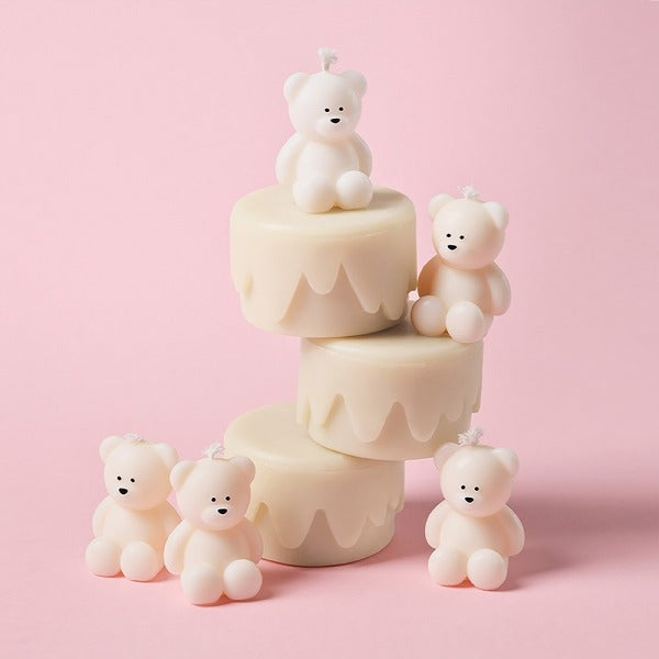 DONGGUBAT Vegan Chkchk Bar Mildly Acide All-In -One Bar, marque sur photo avec ours en savon sur fond rose pastel.