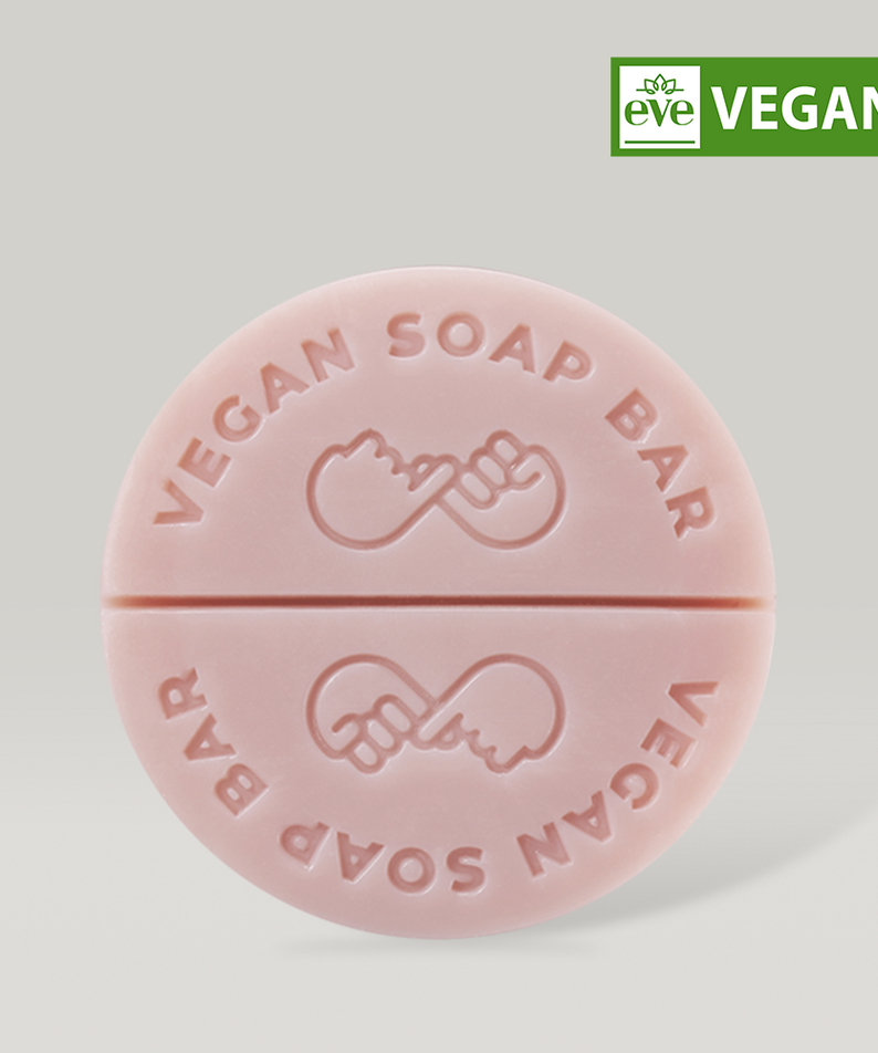 DONGGUBAT Vegan Shampoo Bar Dongbaek en savon solide vegan, photo produit sur fond clair, logo EVE VEGAN