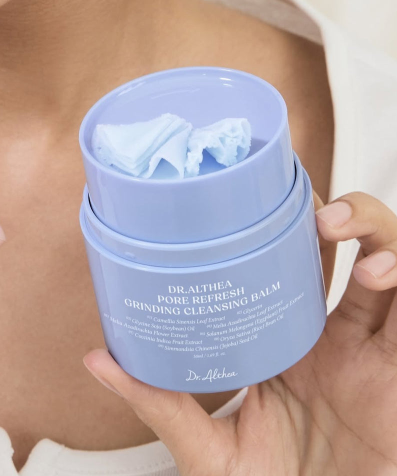 Balm démaquillant DR.ALTHEA Pore Refresh Grinding Cleansing Balm 50ml avec un couvercle bleu, parfait pour le nettoyage des pores.