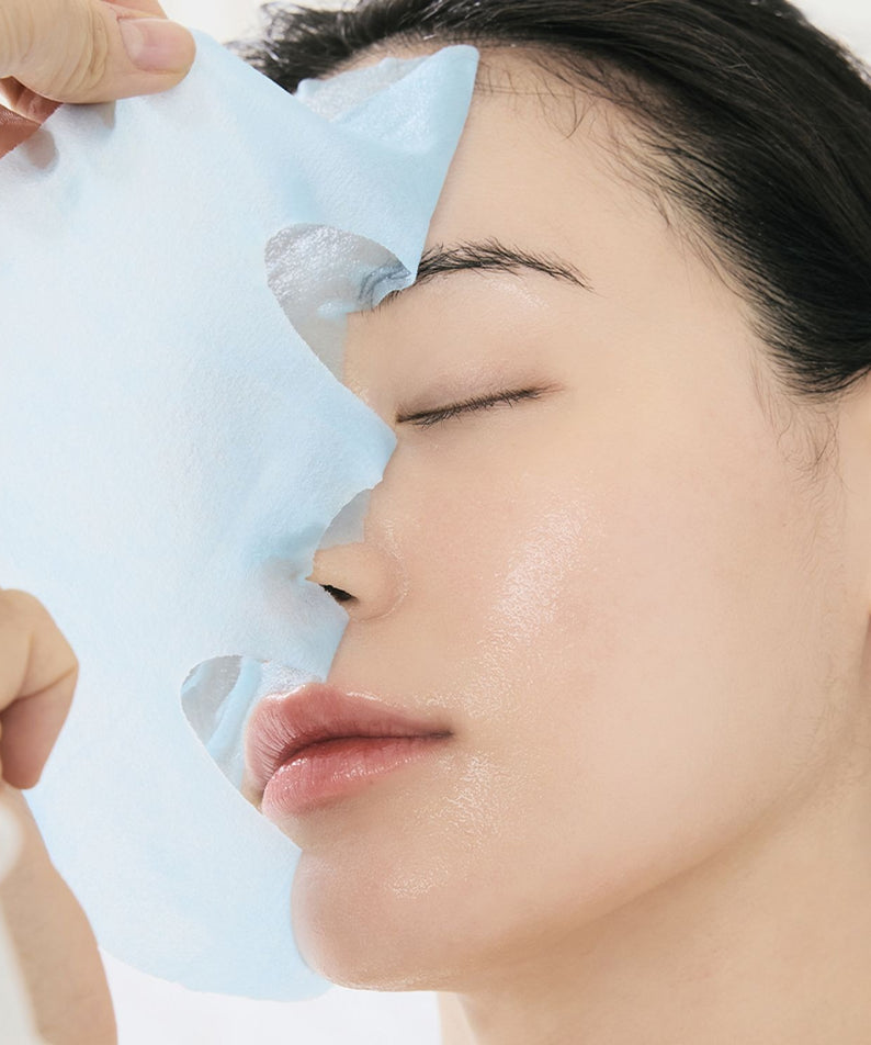 DR.ALTHEA Aqua Blue Hydrating Mask (4ea) sur une femme au visage, masque bleu hydratant, marque en contexte beauté