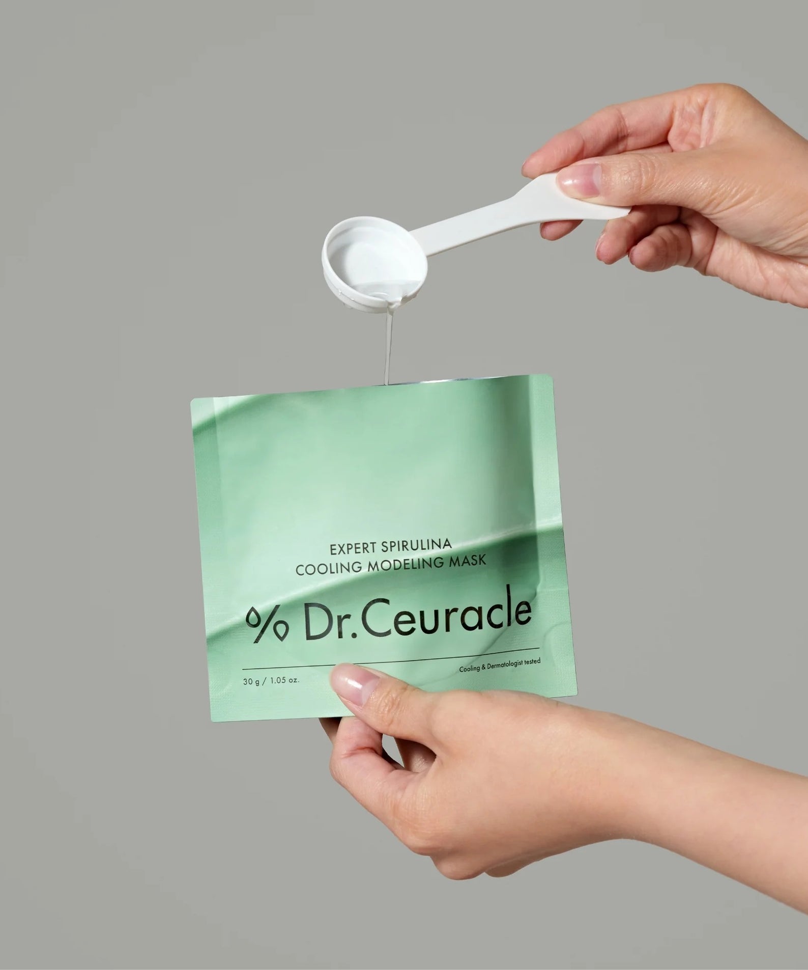 DR.CEURACLE Expert Spirulina Cooling Modeling Mask 30g, marque Dr.Ceuracle, masque crème versé sur sachet vert