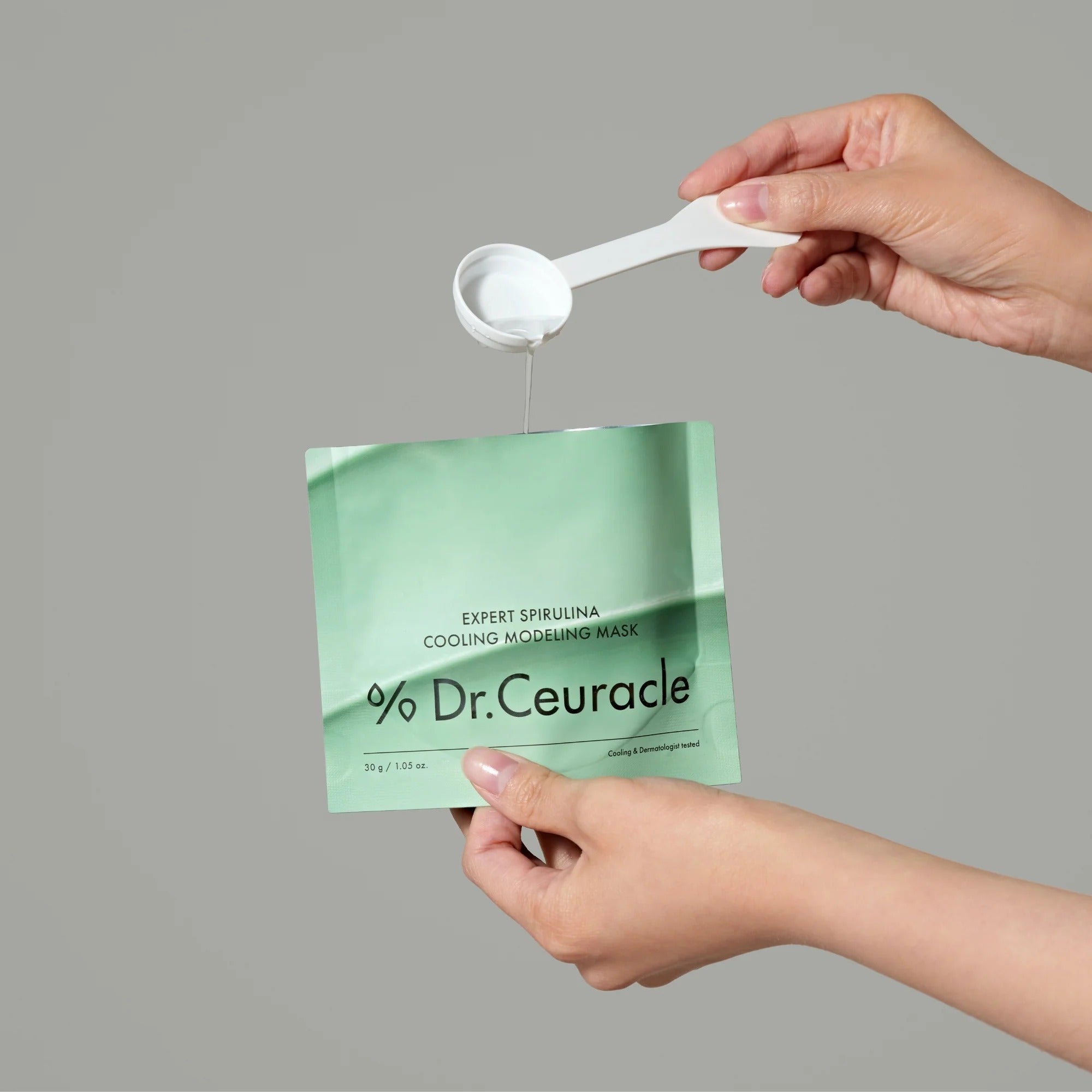 DR.CEURACLE Expert Spirulina Cooling Modeling Mask 30g, marque Dr.Ceuracle, masque crème versé sur sachet vert