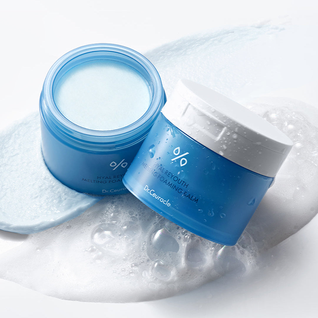 DR.CEURACLE Hyal Reyouth Melting Foaming Balm 100ml : baume et gel moussant sur texture d’eau, marque Dr.Ceuracle, visuel beauté.