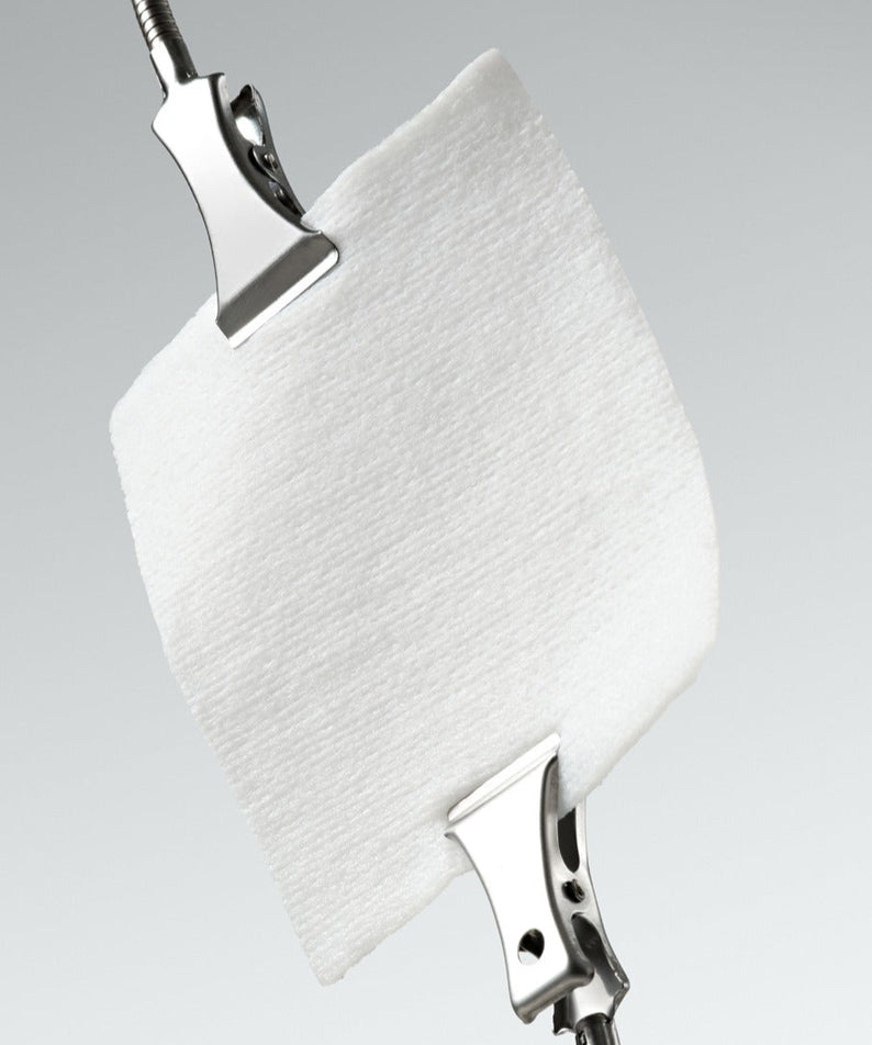 DR.CEURACLE PLC Calming Solution Pad 130 pads, marque DR.CEURACLE, pad blanc en contexte clinique sur fond clair.
