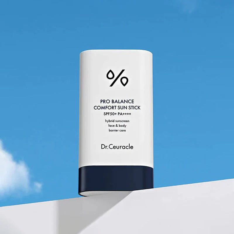 DR.CEURACLE Pro Balance Comfort Sun Stick 18g, stick solaire Dr.Ceuracle sur fond bleu ciel, présentation produit.