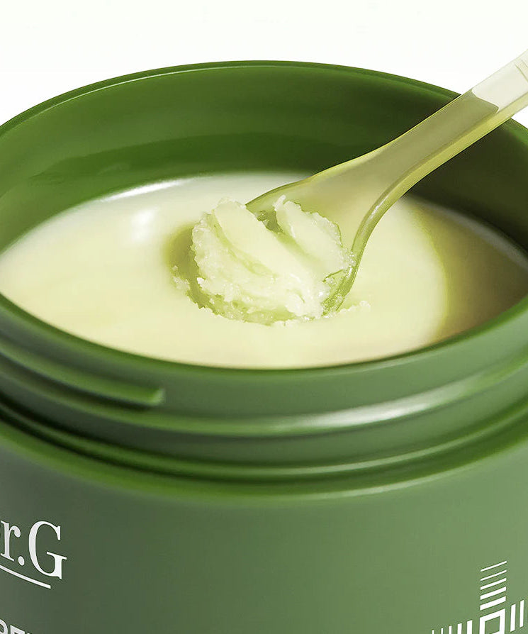 DR.G Green Deep Pore Cleansing Balm en pot ouvert avec une spatule, soin nettoyant visage efficace pour purifier les pores en profondeur.