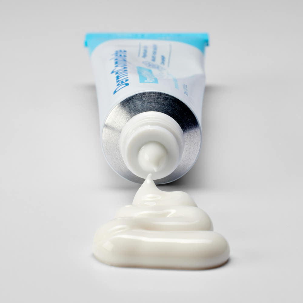 DR.PETIT Derma Complete Panthenol Cream 30ml, tube bleu et texture crème blanche sur fond clair, marque DR.PETIT