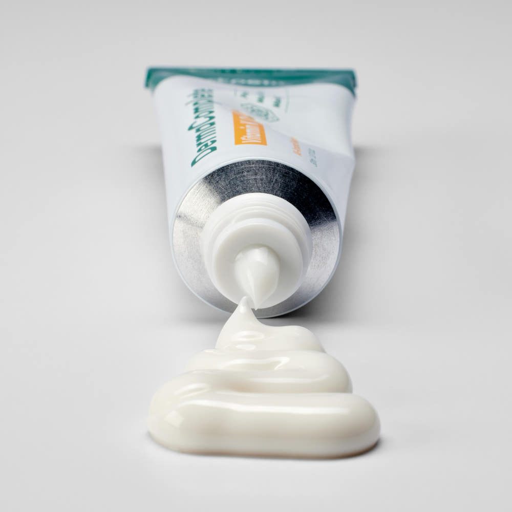 DR.PETIT Derma Complete Vitamin K Cream 30ml, tube crème ouvert sur fond blanc, marque Dr.Petit visible, gros plan.