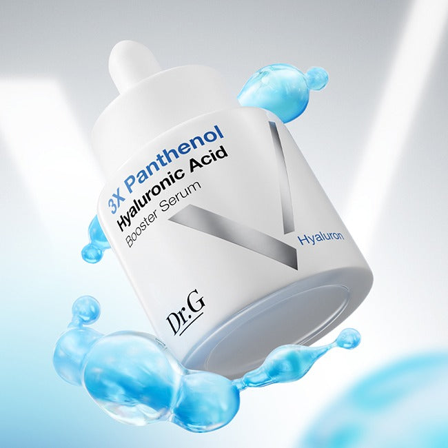 Dr.G Panthenol Booster Hyaluronic Serum 30ml, flacon Dr.G dans une scène liquide bleue, contexte beauté.