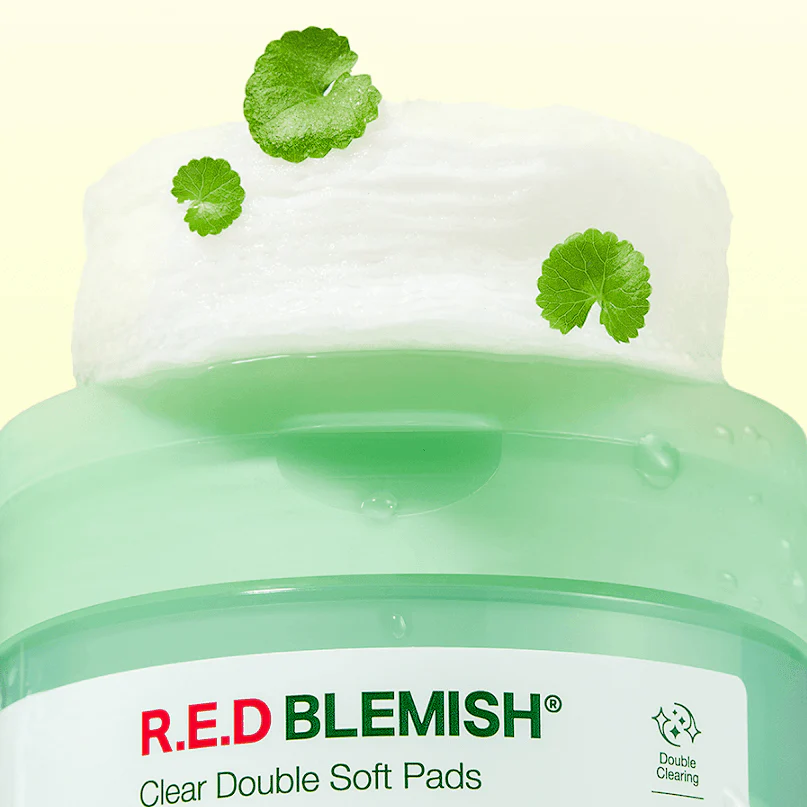 Dr.G Red Blemish Clear Double Soft Pads 60 Sheets : pack R.E.D BLEMISH sur fond vert, feuilles vertes en visuel.