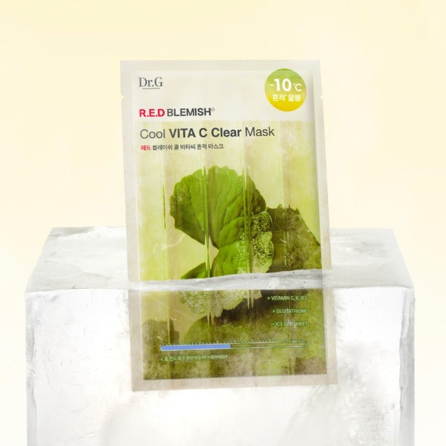 Décris l'image en français : Dr.G Red Blemish Cool Vita C Trace Mask 10 Sheets, pack de masque hydratant sur fond clair.