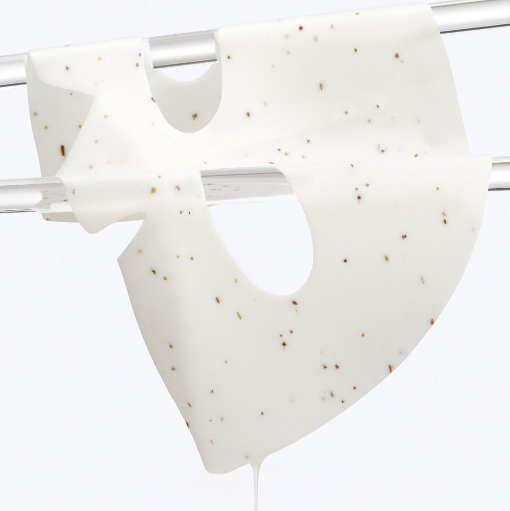 Décris l'image en français en mentionnant le produit, la marque et le contexte visuel : Dr.G Red Blemish Hyal Cica Cooling Gel Mask 1 Sheets sur support blanc.