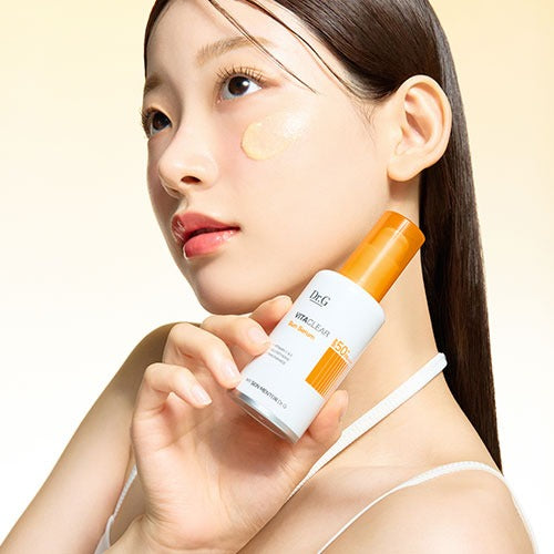 Dr.G Vita Clear Sun Serum 50ml de DR.G, sur peau avec sérum solaire appliqué sur le visage, image produit.