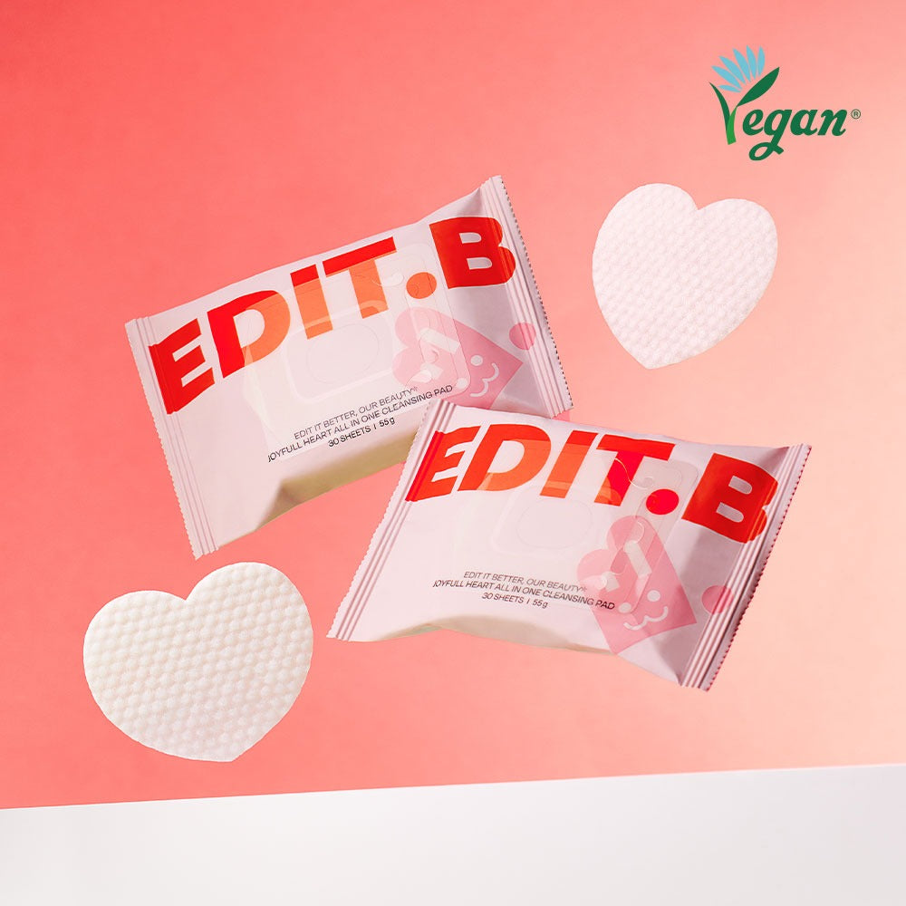 EDIT.B Joyful Heart All-in-One Cleansin Pad 30 Sheets de la marque EDIT.B, sur fond rose avec cœurs et sachets