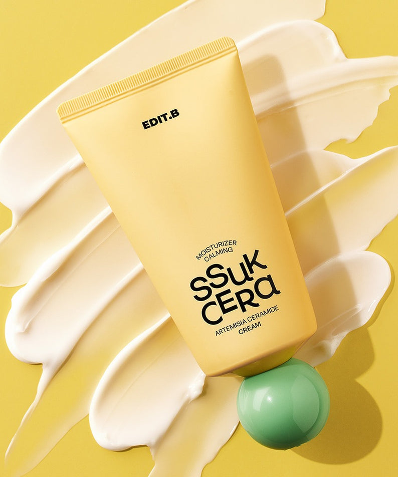 EDIT.B Moisturizing Soothing Mugwort Ceramide Cream 100ml, tube sur crème de mugwort et textures apaisantes, fond jaune lumineux.