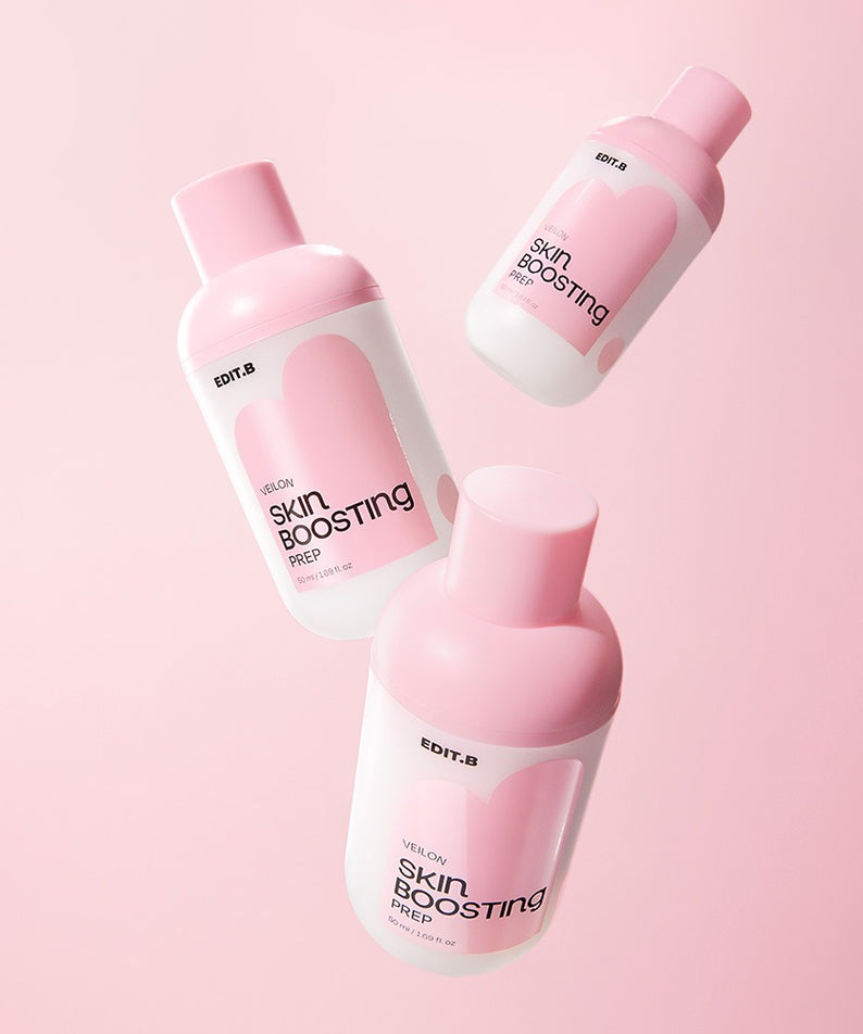 EDIT.B Veil On Skin Boosthing Prep 50ml, flacons EDIT.B roses sur fond rose pastel, packaging skincare.