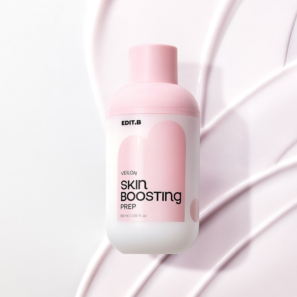EDIT.B Veil On Skin Boosthing Prep 50ml, flacon rose sur fond blanc drapé, style skincare EDIT.B, produit en gros plan.