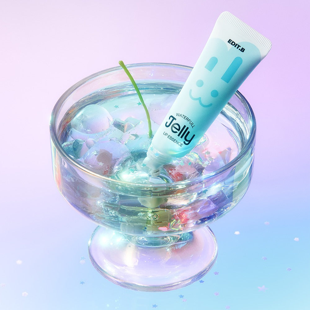 EDIT.B Waterful Jelly Lip Essence 11ml de la marque EDIT.B, tube bleu sur fond pastel avec gelée et glaçons