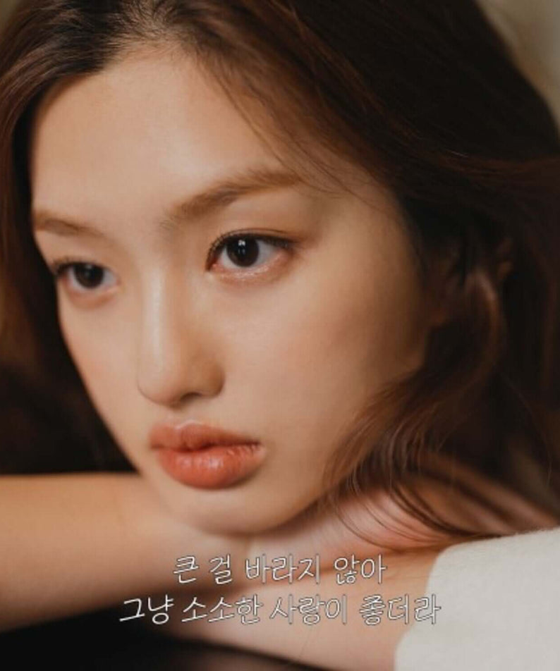 EIAN - EP [SIMPLE] - Album Kpop, affiche du CD avec photo femme Kpop, ambiance studio chaleureuse, marque EIAN