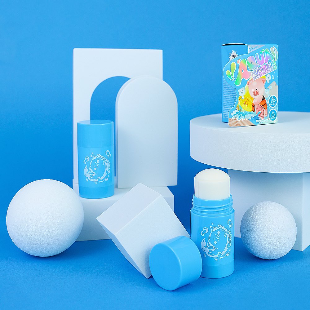 ELIZAVECCA Aqua Multi Balm 30g de la marque Elizavecca sur fond bleu, packaging cosmétique et accessoires visuels.