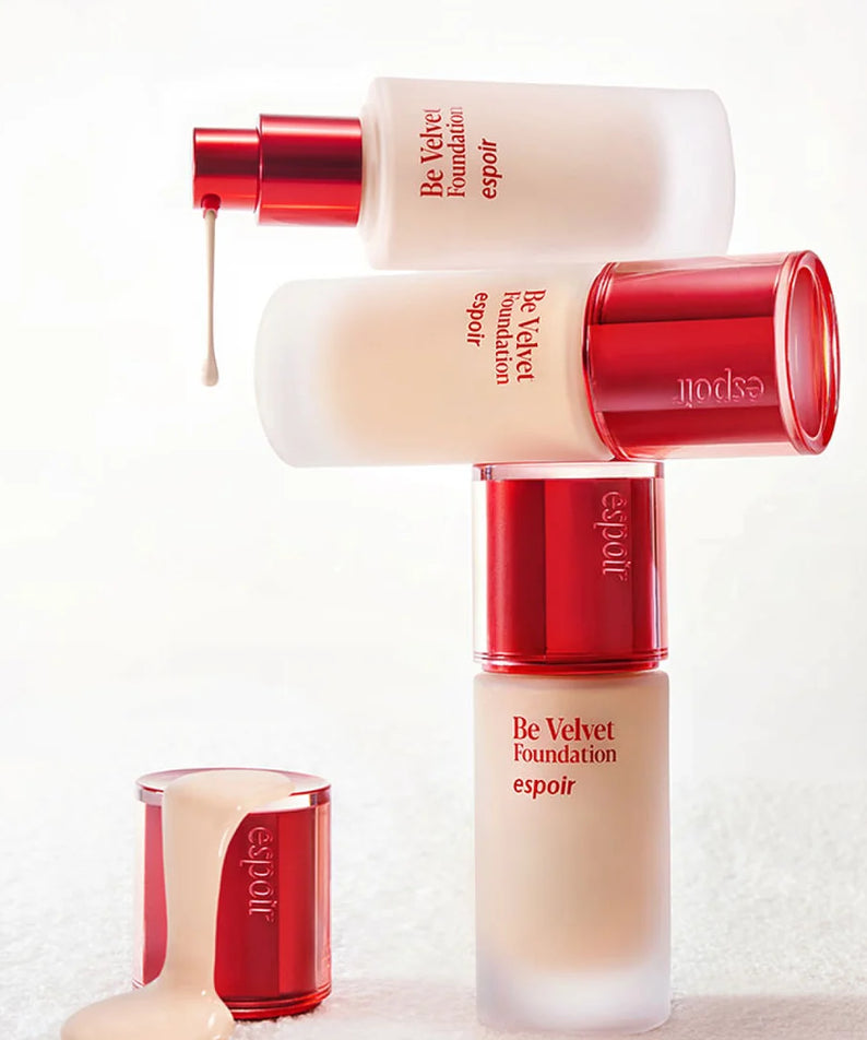 ESPOIR BE VELVET FOUNDATION SPF22 PA++ présentation élégante, fond de teint hydratant qui protège la peau contre les rayons UV.