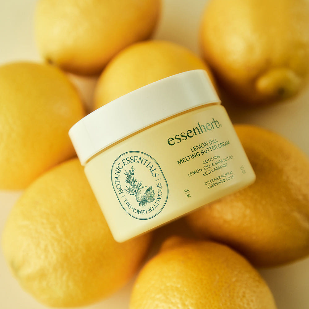ESSENHERB Lemon Dill Melting Buttercream 55ml, crème au citron et aneth ESSENHERB sur fond de citrons jaunes, photo produit