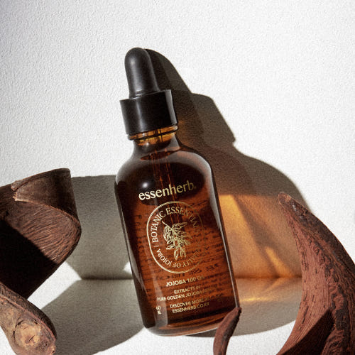ESSENHERB Vegan Jojoba 100% Oil Unrefined Cold-Pressed 60ml, bouteille sur fond clair avec noix/éléments naturels, marque essenherb