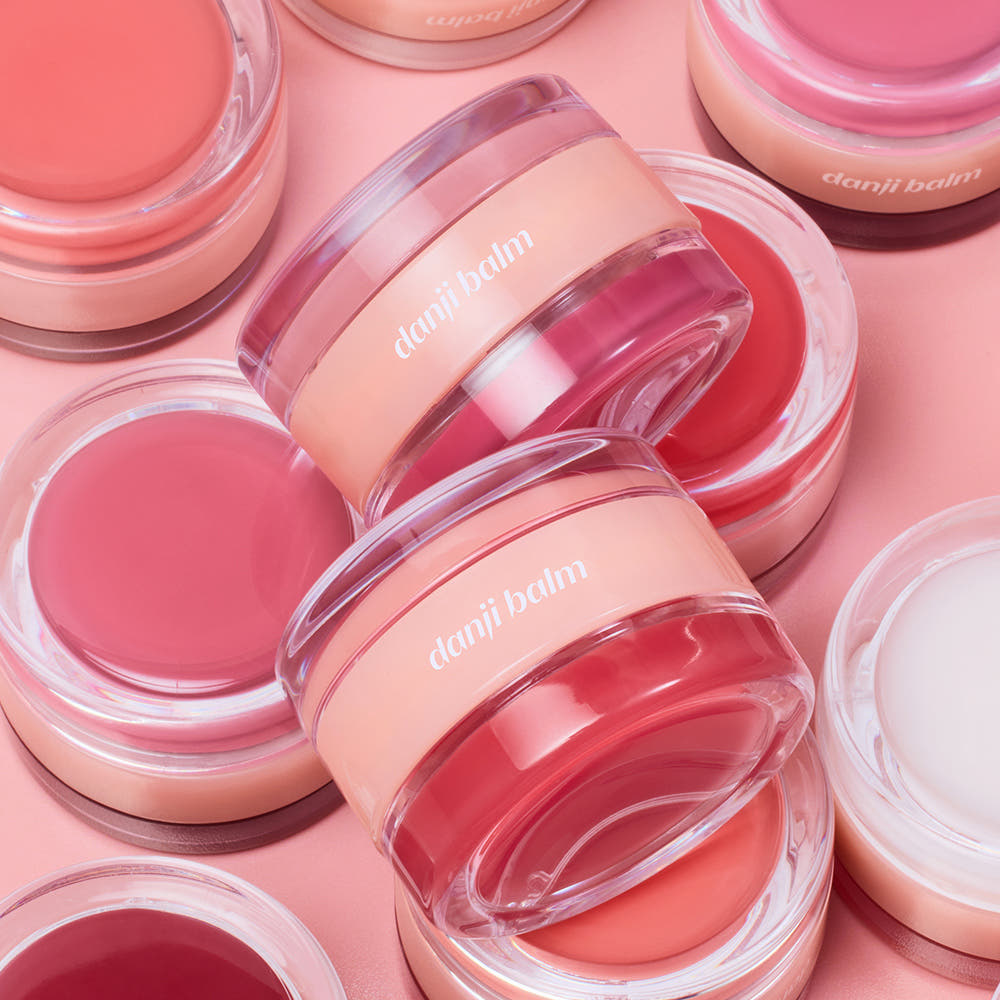 ETUDE  Danji Balm 30g de la marque ETUDE, baumes roses en pots transparents sur fond rose pastel.