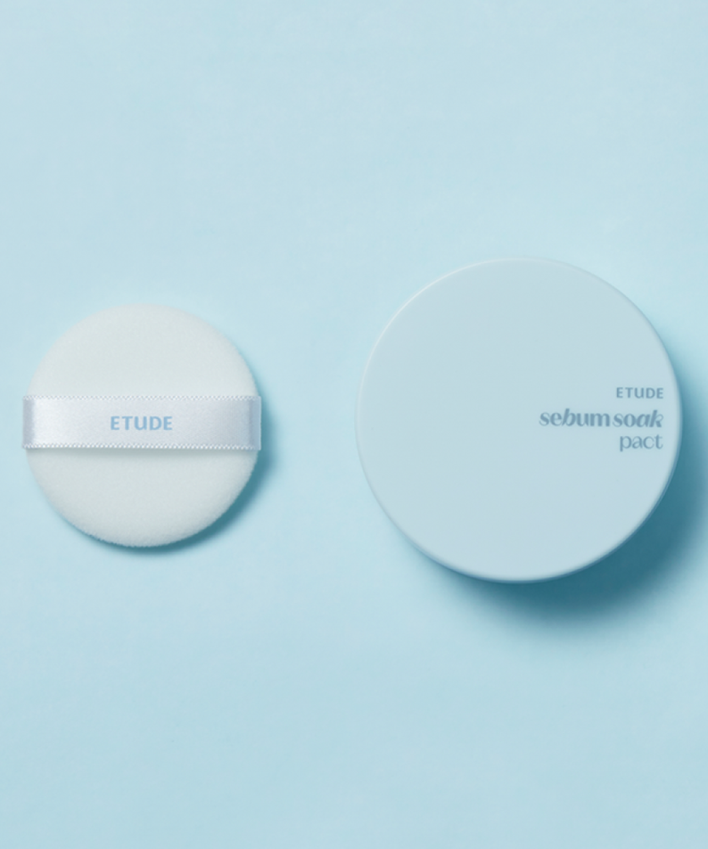 ETUDE  Fiji Ssok Pact 9.5g de la marque ETUDE, boîtes compactes sur fond bleu ciel, photo produit