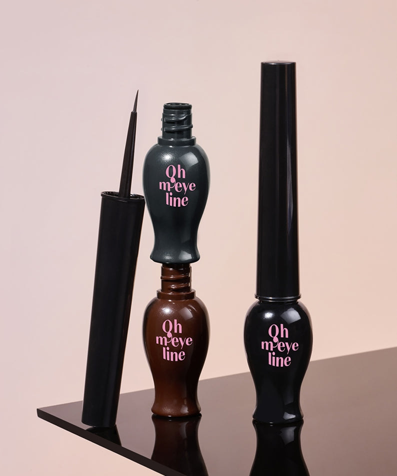 ETUDE  Oh My Line : eyeliner et sérum pour les yeux sur fond rose, packaging ETUDE noir et violet.