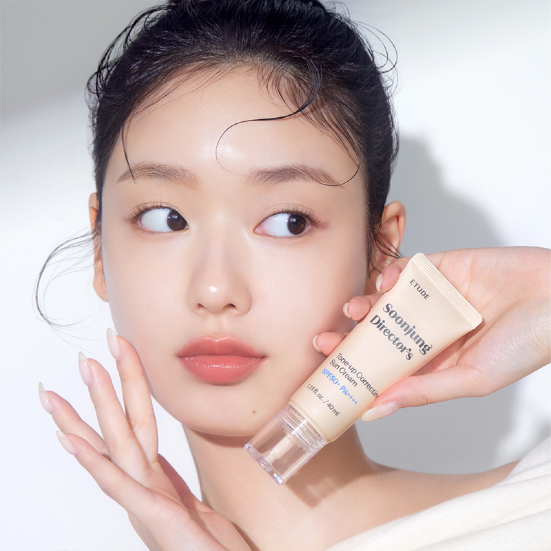 ETUDE  Pure Director Tone-Up Correction Sunscreen Planning Set SPF50+/PA++++, crème solaire sur peau éclatante, visage en gros plan
