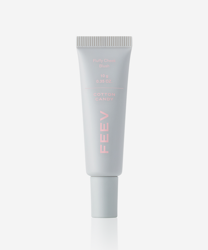 Tube de maquillage FEEV Fluffy Cheek Blush 10g sur fond blanc, blush joues pour un effet naturel doux.
