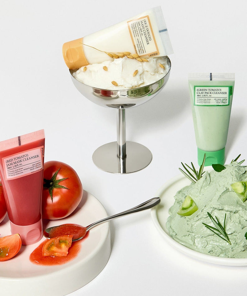 FULLY Fully Pack Cleanser 3-piece set de la marque FULLY : produits nettoyants sur fond clair, crème et légumes en contexte visuel