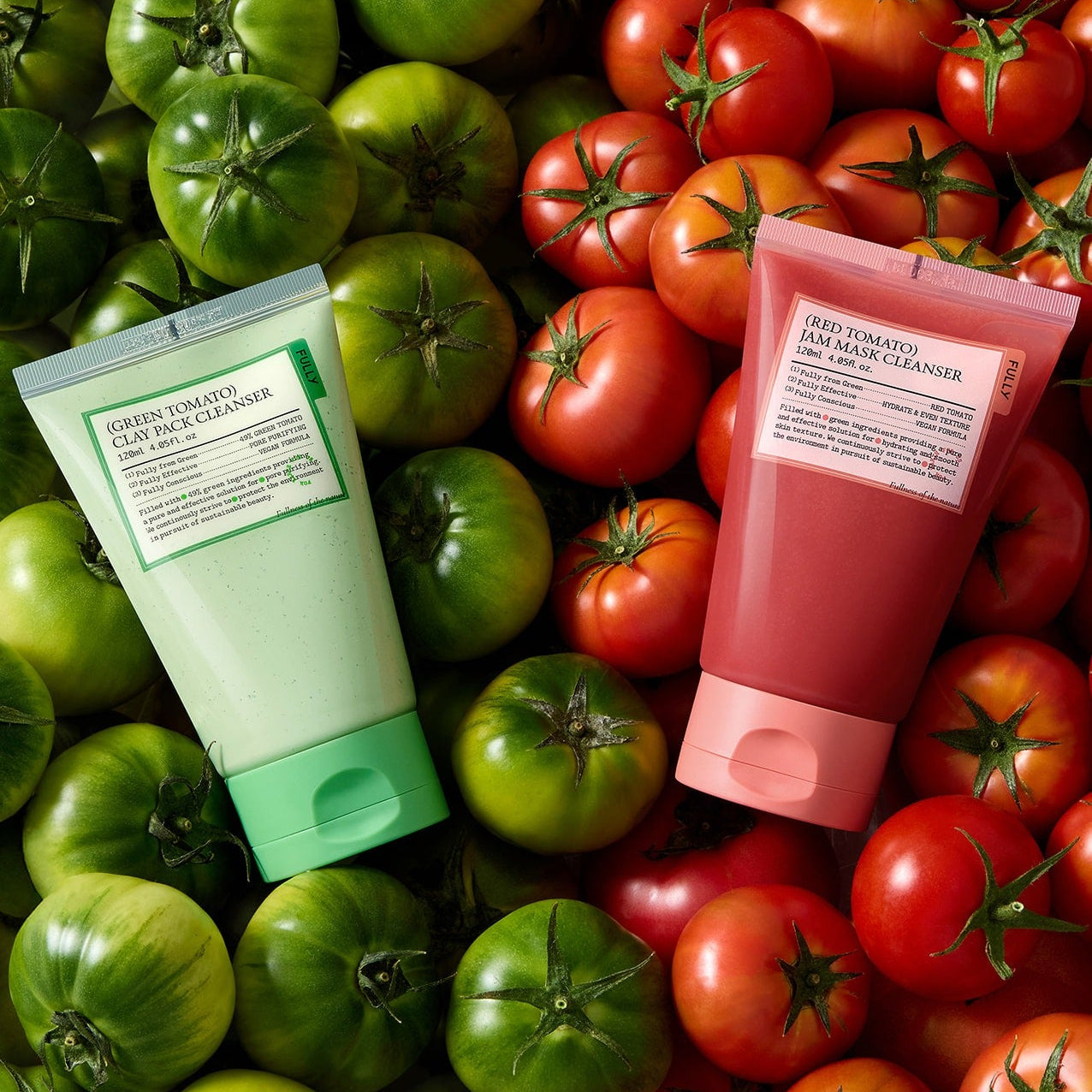FULLY Fully Pack Cleanser 3-piece set de FULLY, tubes verts et roses posés sur tomates cerise rouges et vertes, image produit
