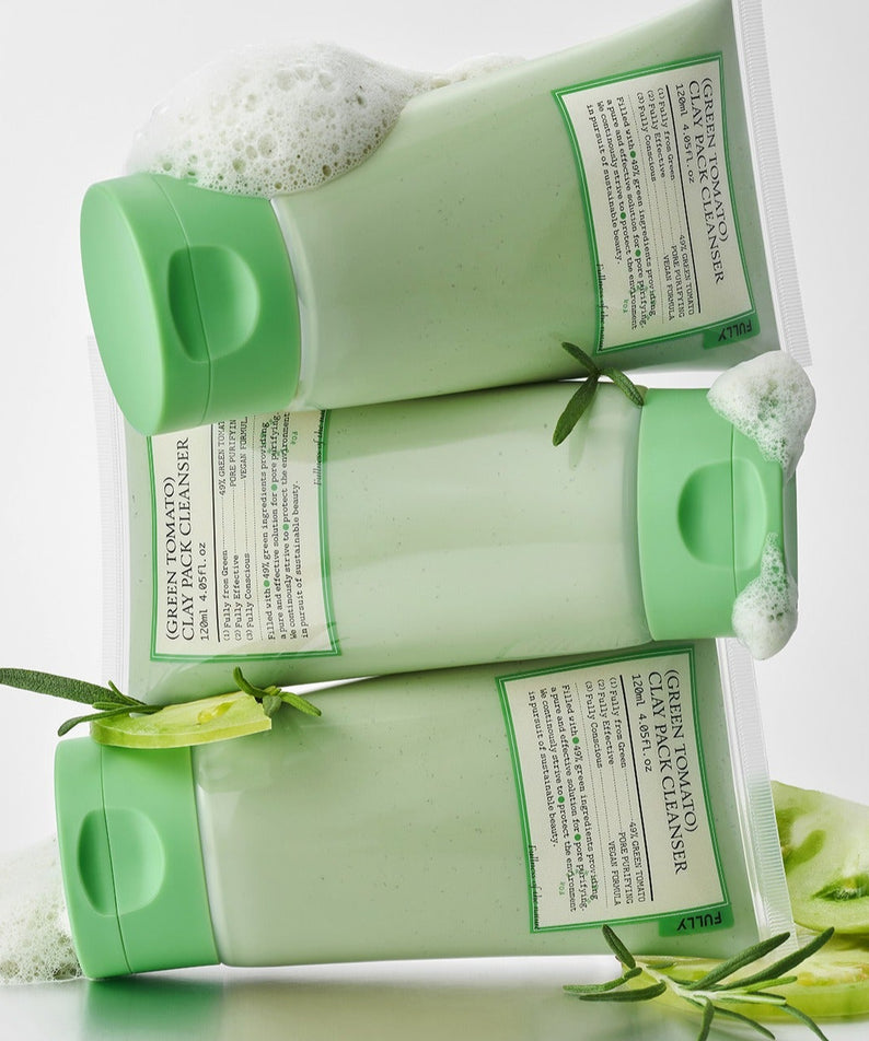 FULLY Green Tomato Clay Pack Cleanser 120ml, marque FULLY, flacon vert avec tomates et argile, sur fond clair.