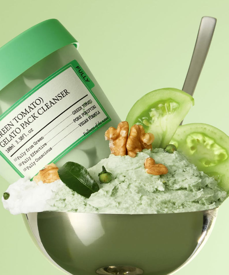 Décris l'image en français : FULLY  Green Tomato Gelato Pack Cleanser 100ml, gel nettoyant avec tomatée verte sur fond vert.
