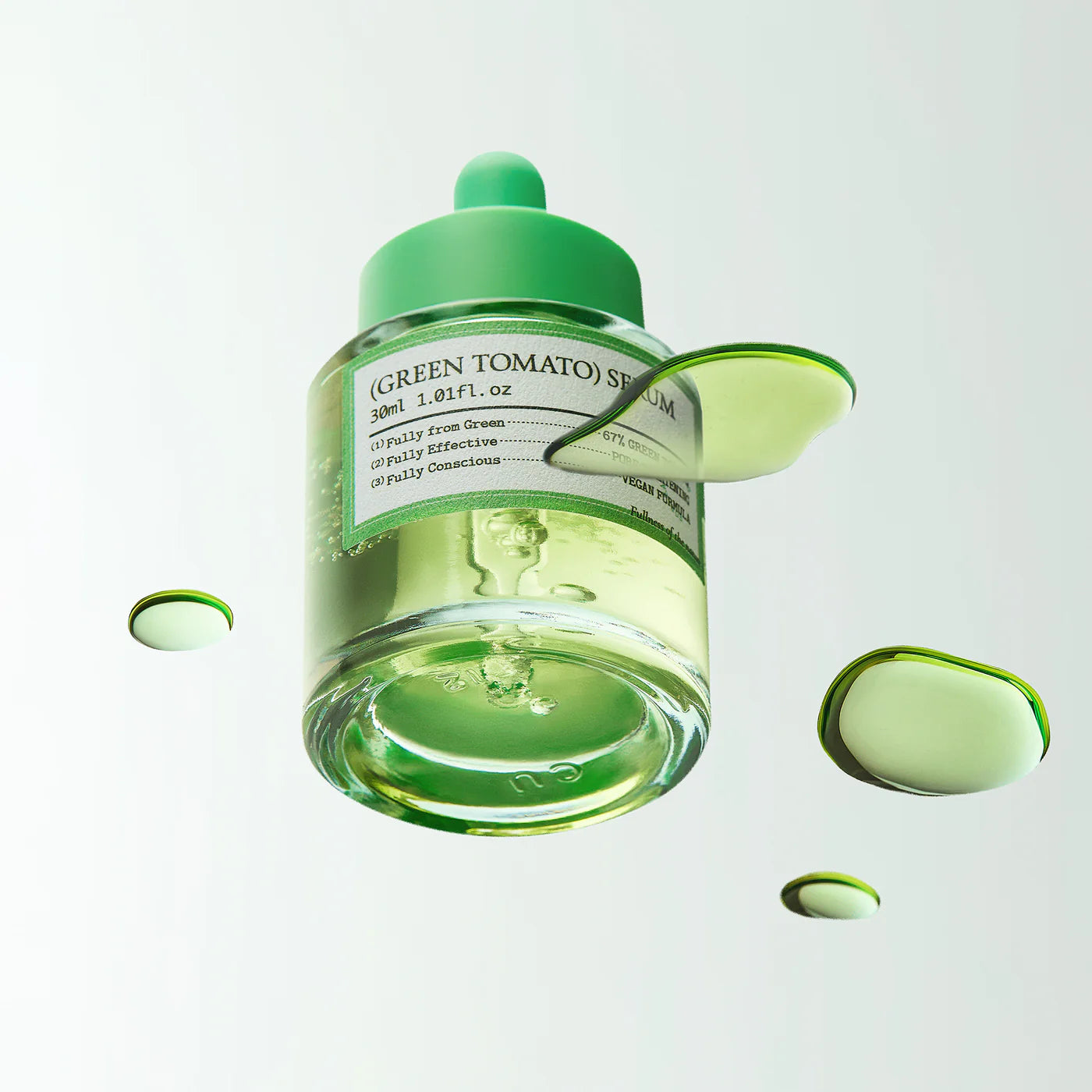 FULLY  Green Tomato Serum 30ml de la marque FULLY, flacon vert sur fond clair avec gouttelettes et éclaboussures
