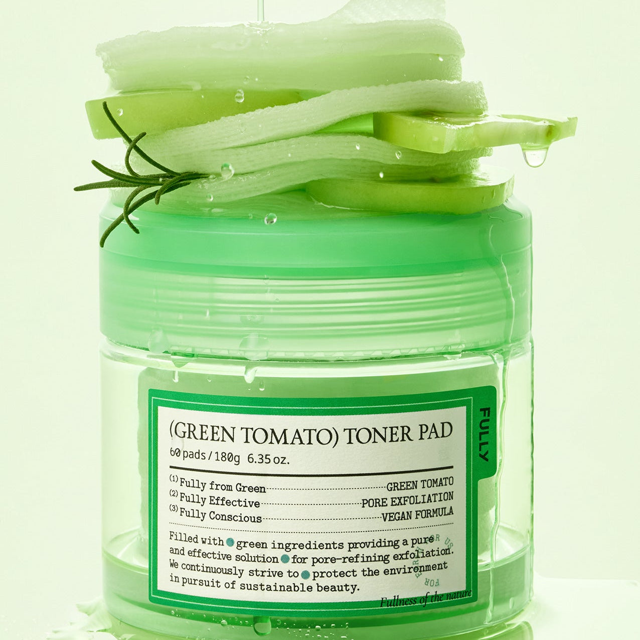 FULLY Green Tomato Toner Pads 60 Sheets de la marque FULLY, pack de pads verts sur fond clair, ambiance soins visage