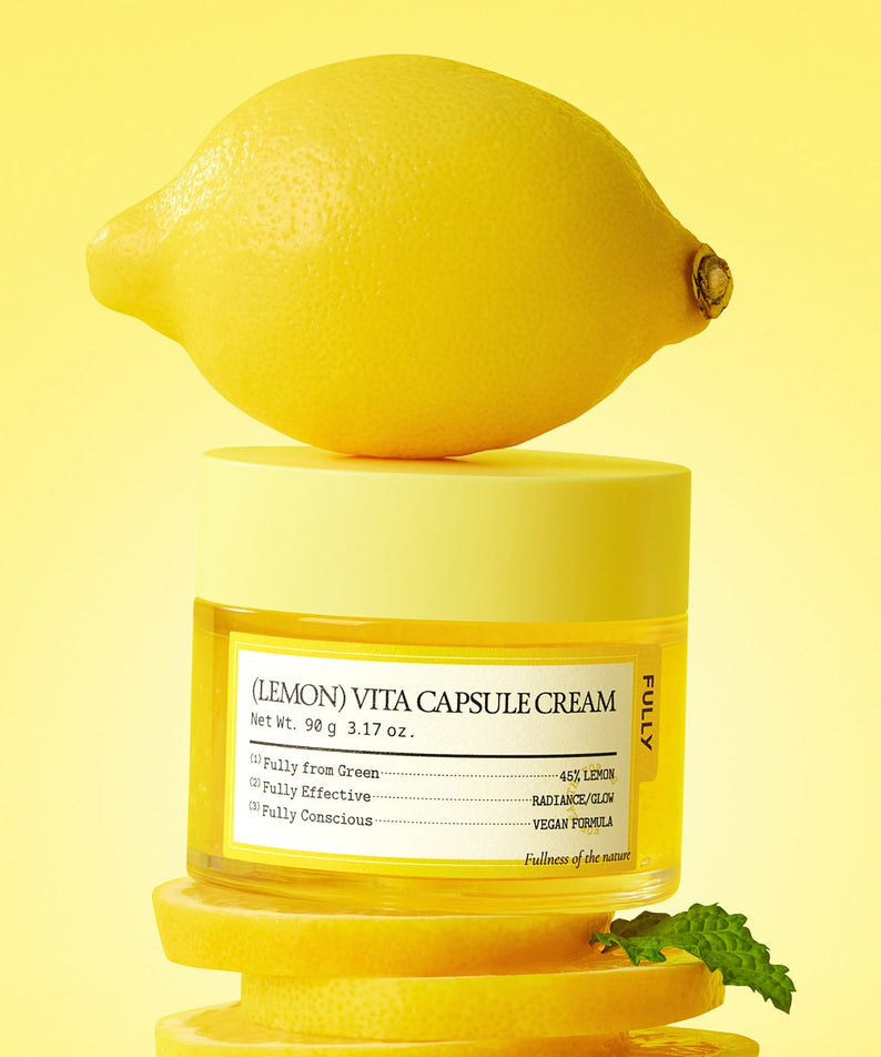 FULLY Lemon Vita Capsule Cream 90g de la marque FULLY, pot jaune sur fond jaune, avec citron et menthe, contexte visuel.