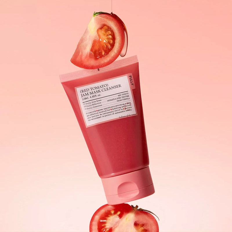 FULLY  Red Tomato Jam Pack Cleanser 120ml, marque FULLY, tube nettoyant sur fond rose avec tomates en contexte visuel.