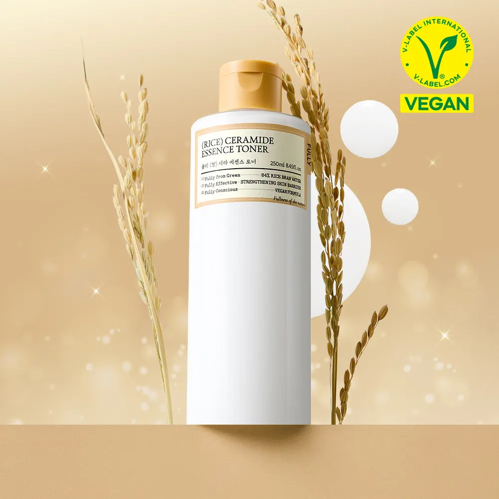 FULLY Rice Serum Essence Toner 250ml, bouteille FULLY, ambiance beauté avec épis de riz et lueurs dorées, image produit