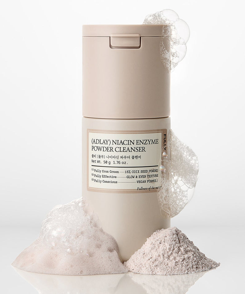 FULLY Yulmu Niacin Enzyme Powder Cleanser 50g de FULLY, flacon sur fond blanc, poudre moussante et texture.