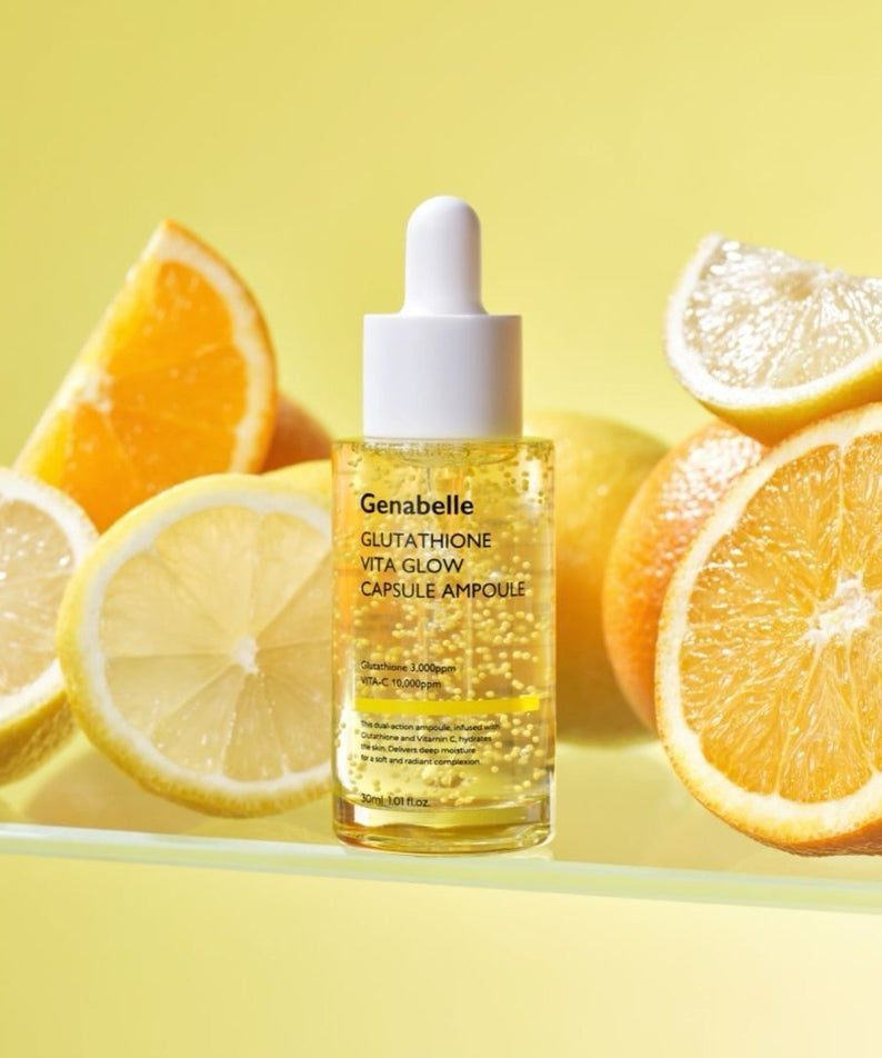 GENABELLE Glutathione Vita Glow Capsule Ampoule 30ml, flacon de la marque Genabelle sur fond jaune avec agrumes et citron