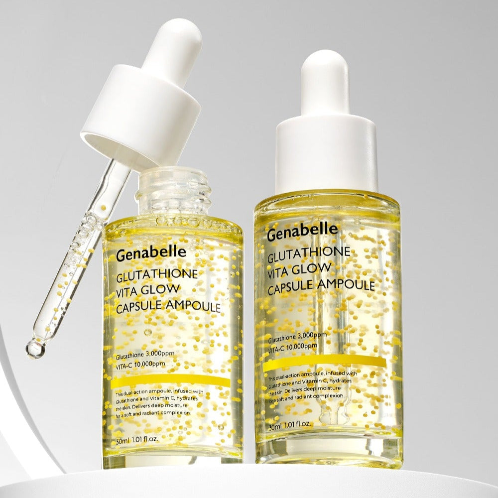 Décris l'image en français : GENABELLE Glutathione Vita Glow Capsule Ampoule 30ml Genabelle, flacons jaunes sur fond blanc.