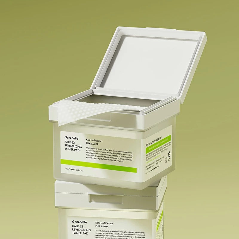 GENABELLE Kale 82 Revitalizing Toner Pad 60ea : boîte de pads avec logo, sur fond vert, produit de soin Genabelle.