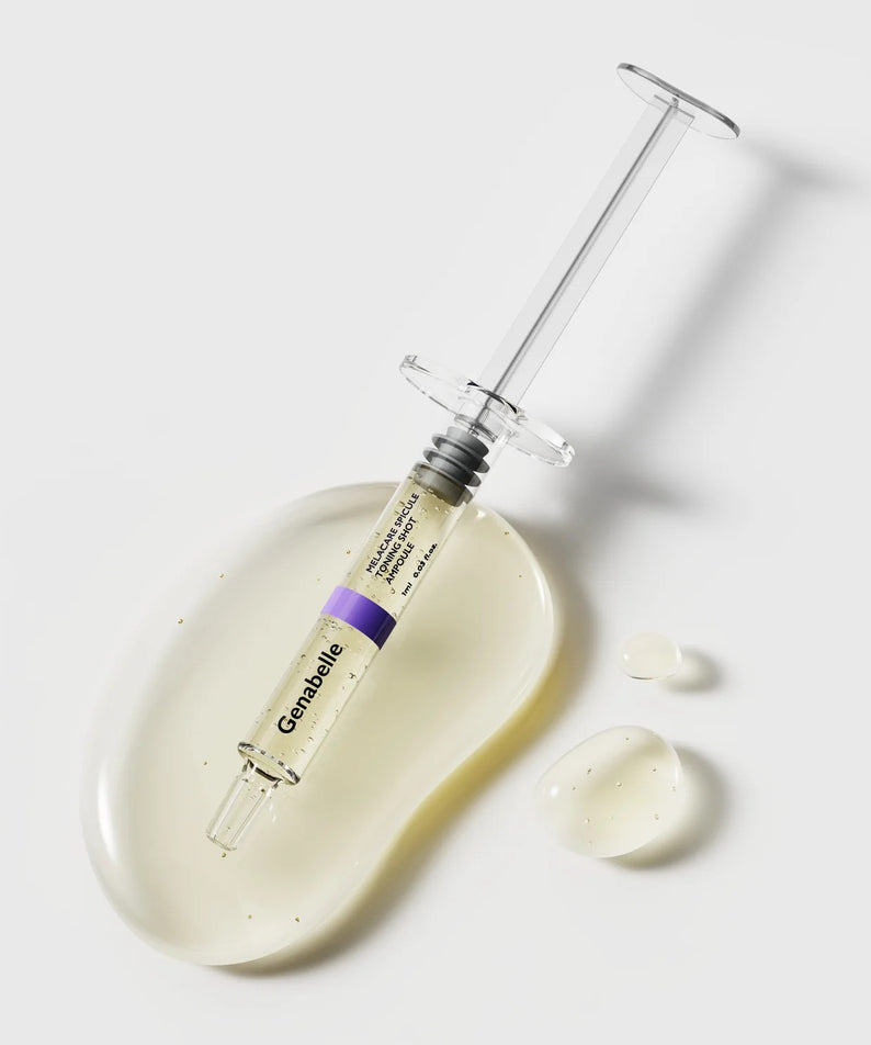 GENABELLE Melacare Spicule Toning Shot Ampoule 3ea de Genabelle, ampoule sur fond blanc, gouttes de sérum et texture