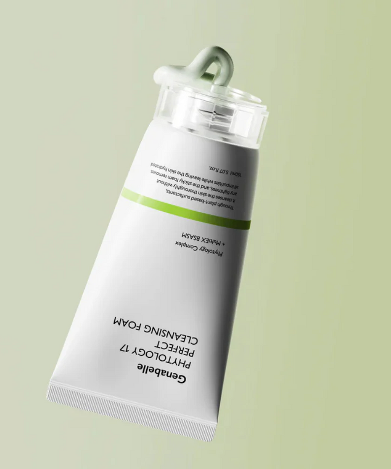 GENABELLE Phytology 17 Perfect Cleansing Foam 150ml, tube cosmétique blanc vert sur fond pastel, marque GENABELLE.
