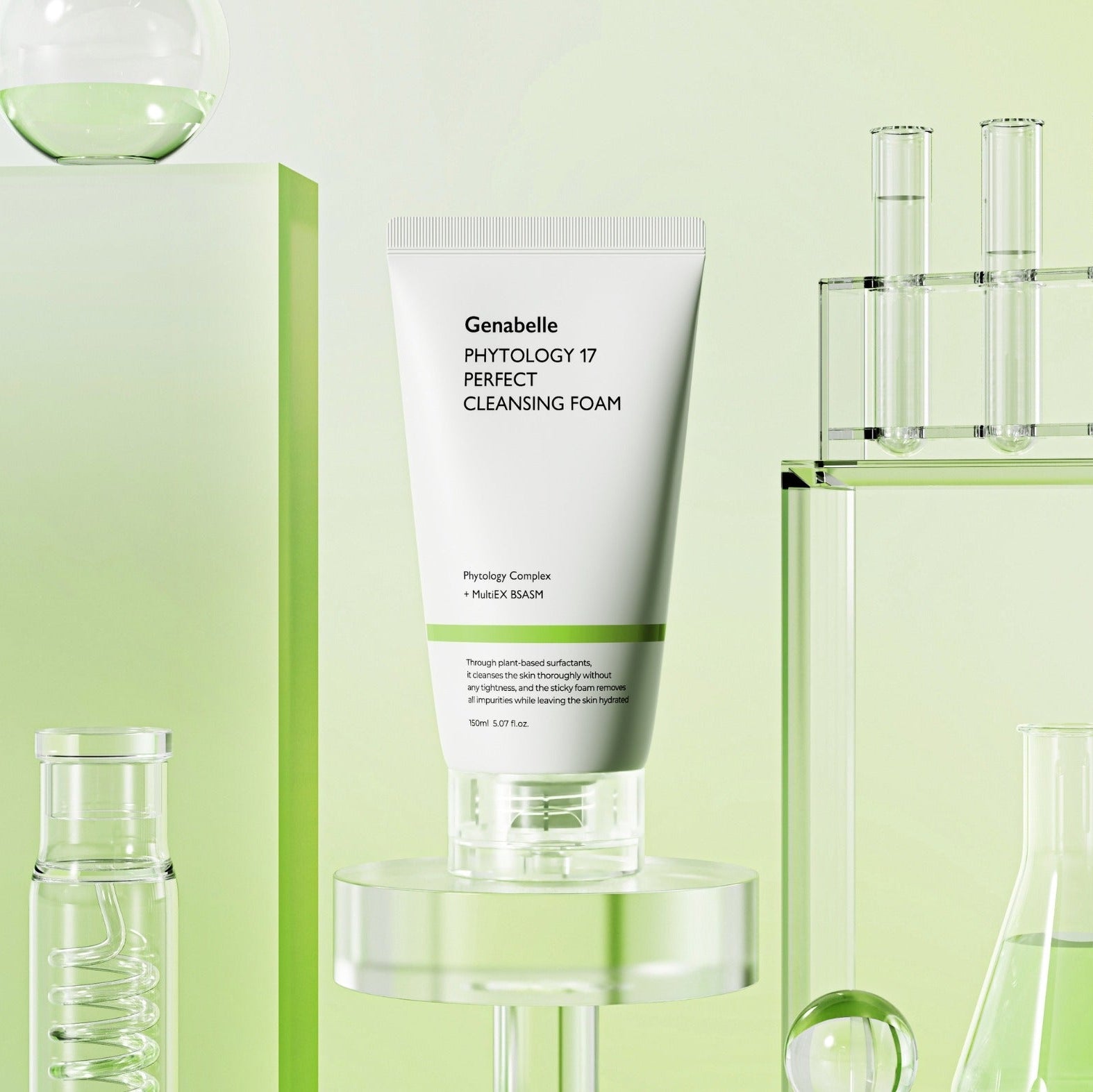 Décris l'image en français : GENABELLE Phytology 17 Perfect Cleansing Foam 150ml de la marque Genabelle, sur socle vert.