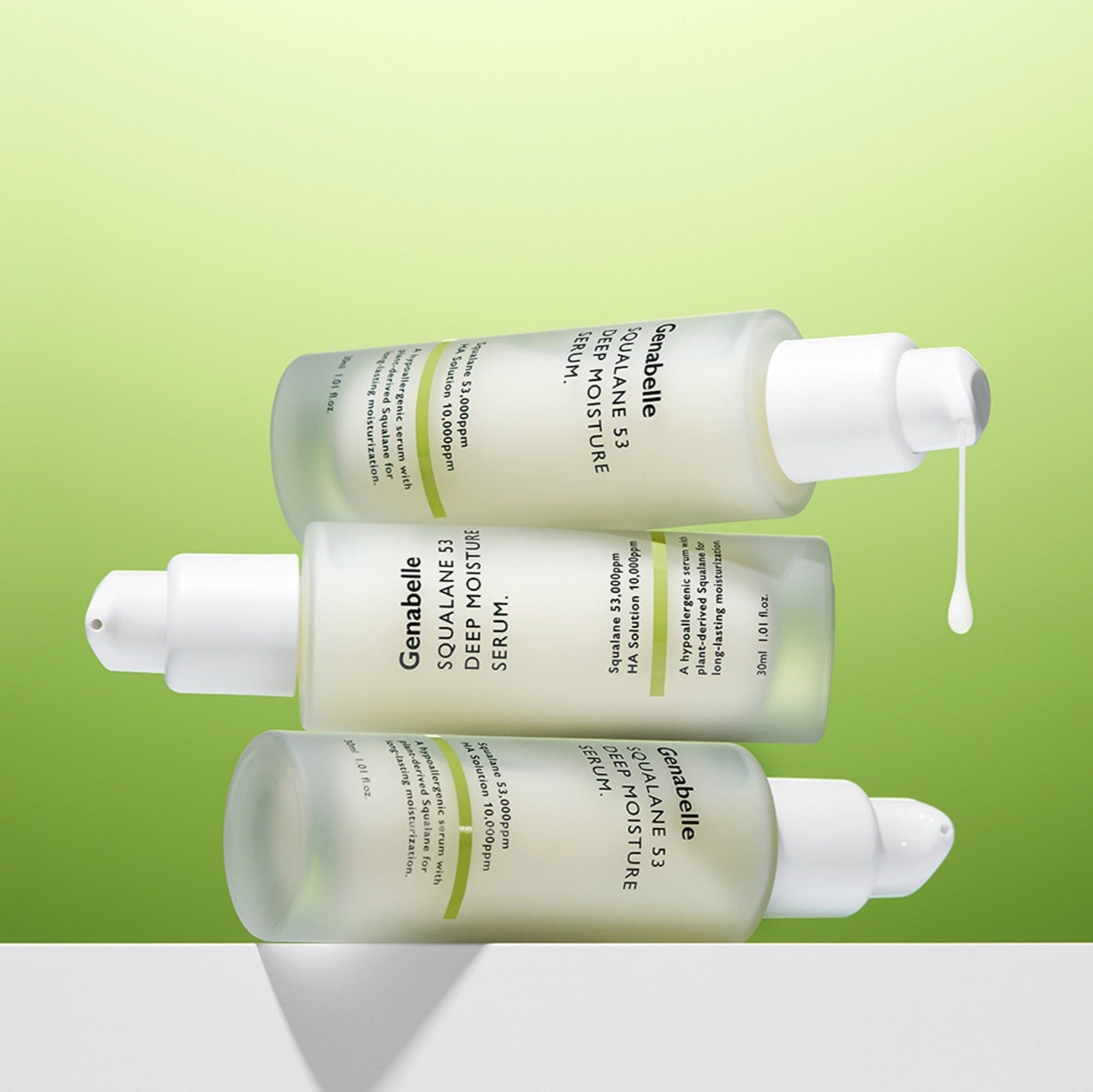 GENABELLE Squalane 53 Deep Moisture Serum 30ml : flacons et texture goutte, sur fond vert, marque Genabelle.