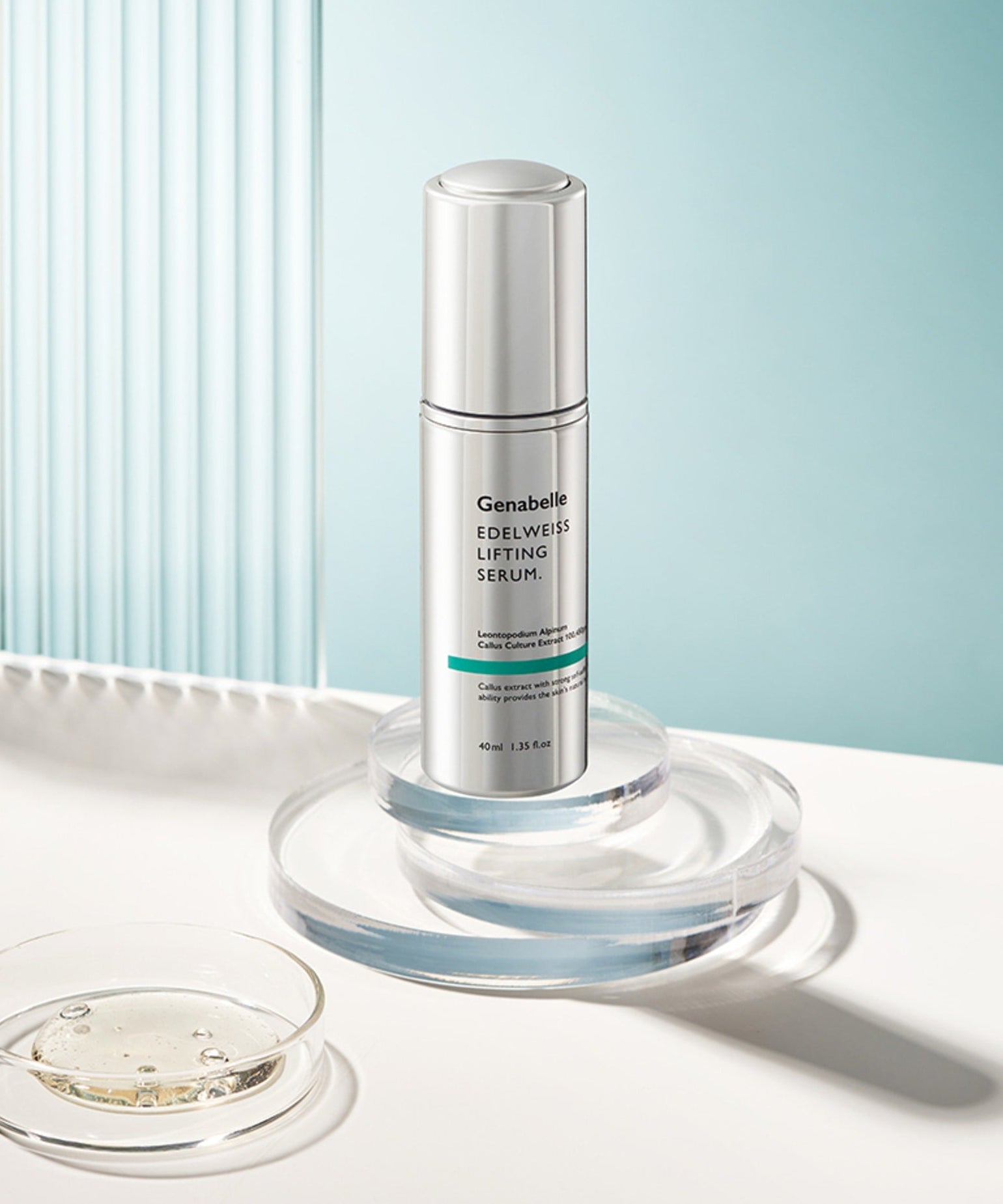 Bouteille de GENABELLE Edelwiss Lifting Serum 40ml sur fond moderne élégant.